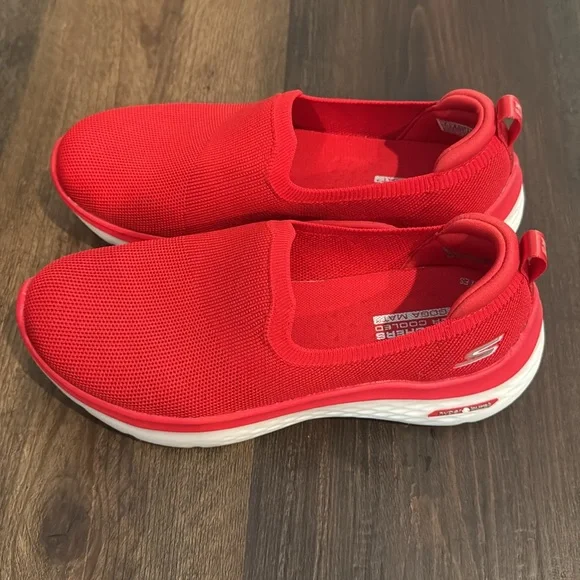Skechers Womens Vibrant Red Slip-On Sneakers size 7 New - Picture 3 of 4